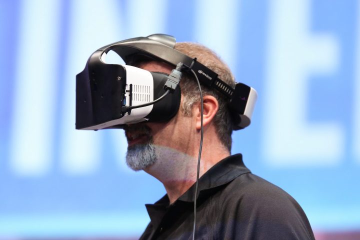 project-alloy-intel-unveils-new-generation-of-wireless-virtual-reality-goggles