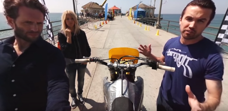 (NSFW) Always Sunny in Philadelphia 360 Video Lets You Be Totally and Completely Badass