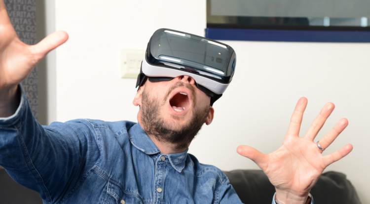 VR motion sickness headset
