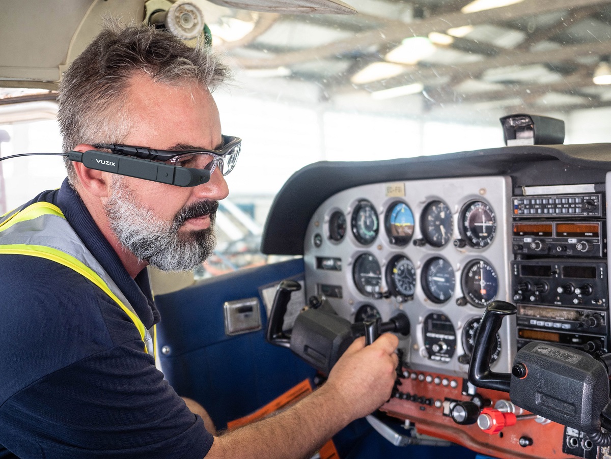 vuzix-unveils-m400-enterprise-smart-glasses-with-qualcomm-snapdragon-xr1