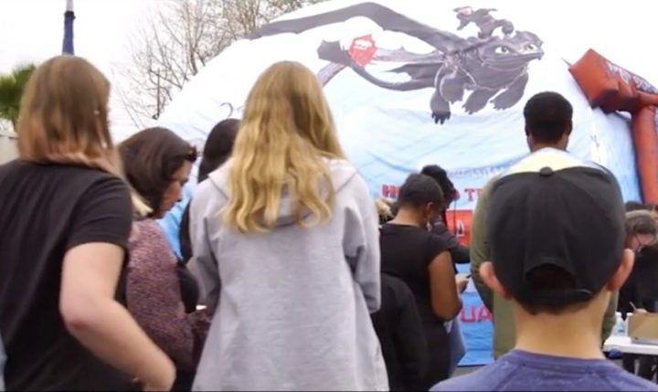 walmart-will-set-up-vr-enhanced-dreamworks-gift-shops-in-parking-lots