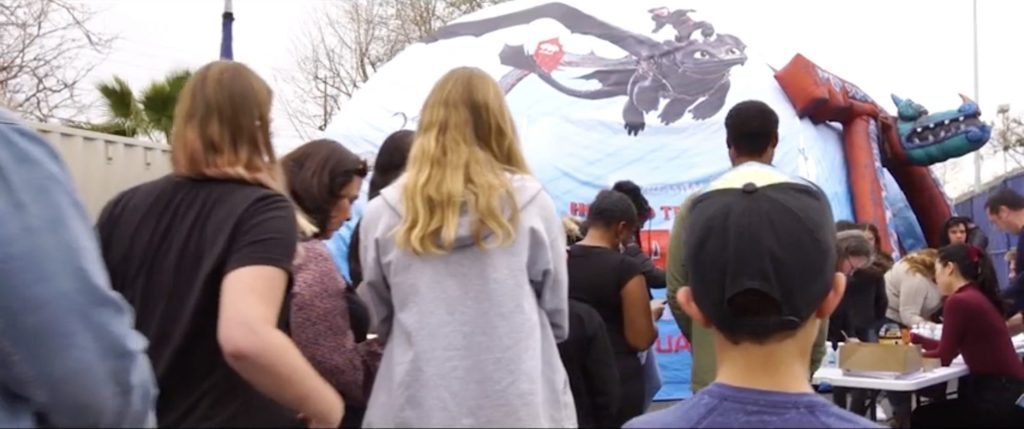 walmart-will-set-up-vr-enhanced-dreamworks-gift-shops-in-parking-lots