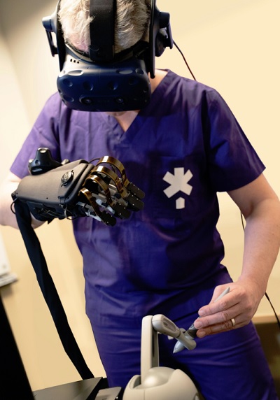 haptx-teams-up-with-fundamentalvr-to-create-vr-surgery-gloves