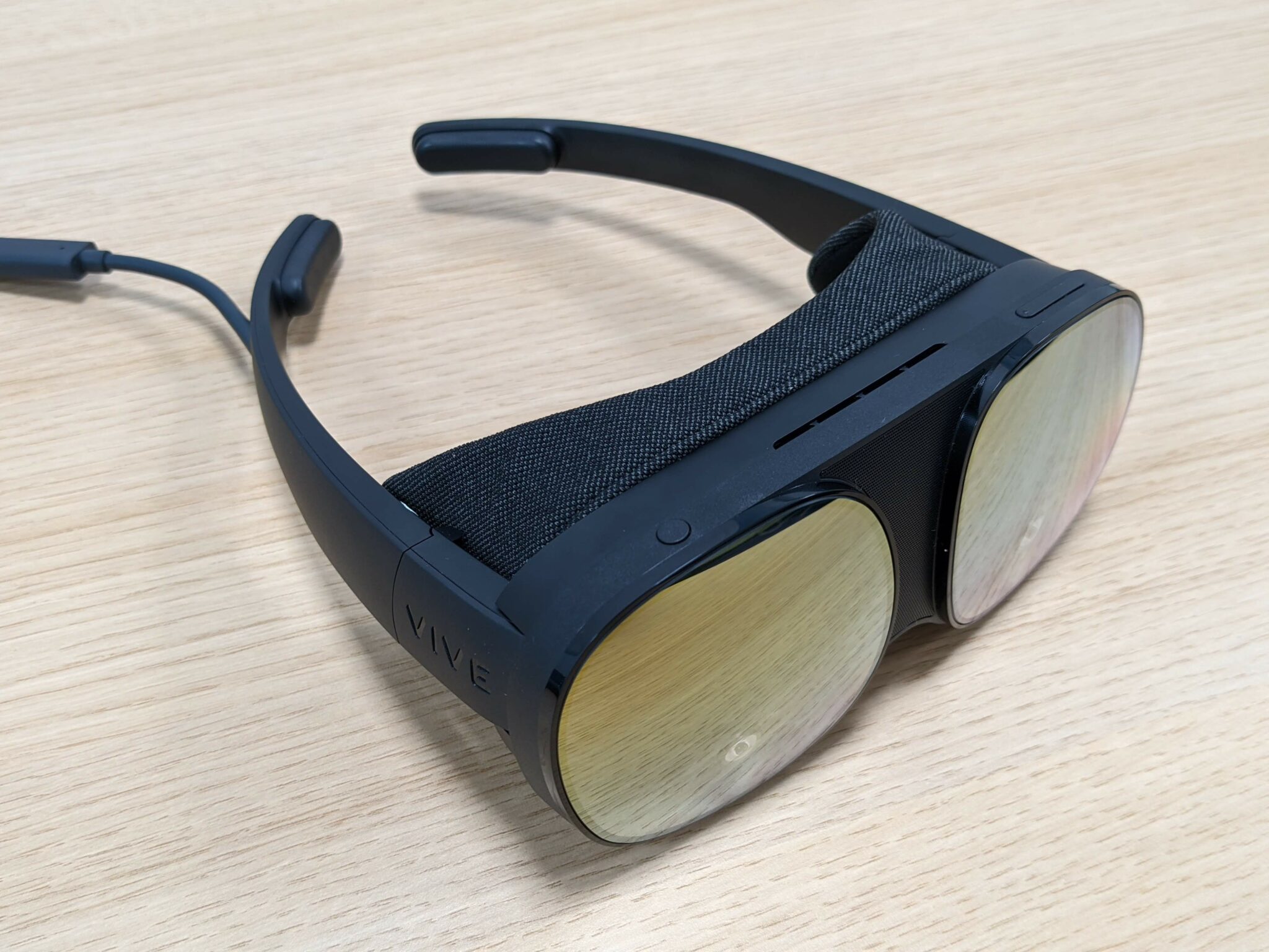 Vive Flow Hands-On: An Ultra Compact VR Headset For Watching Netflix ...